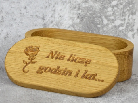 Drewniane pudełko z grawerem